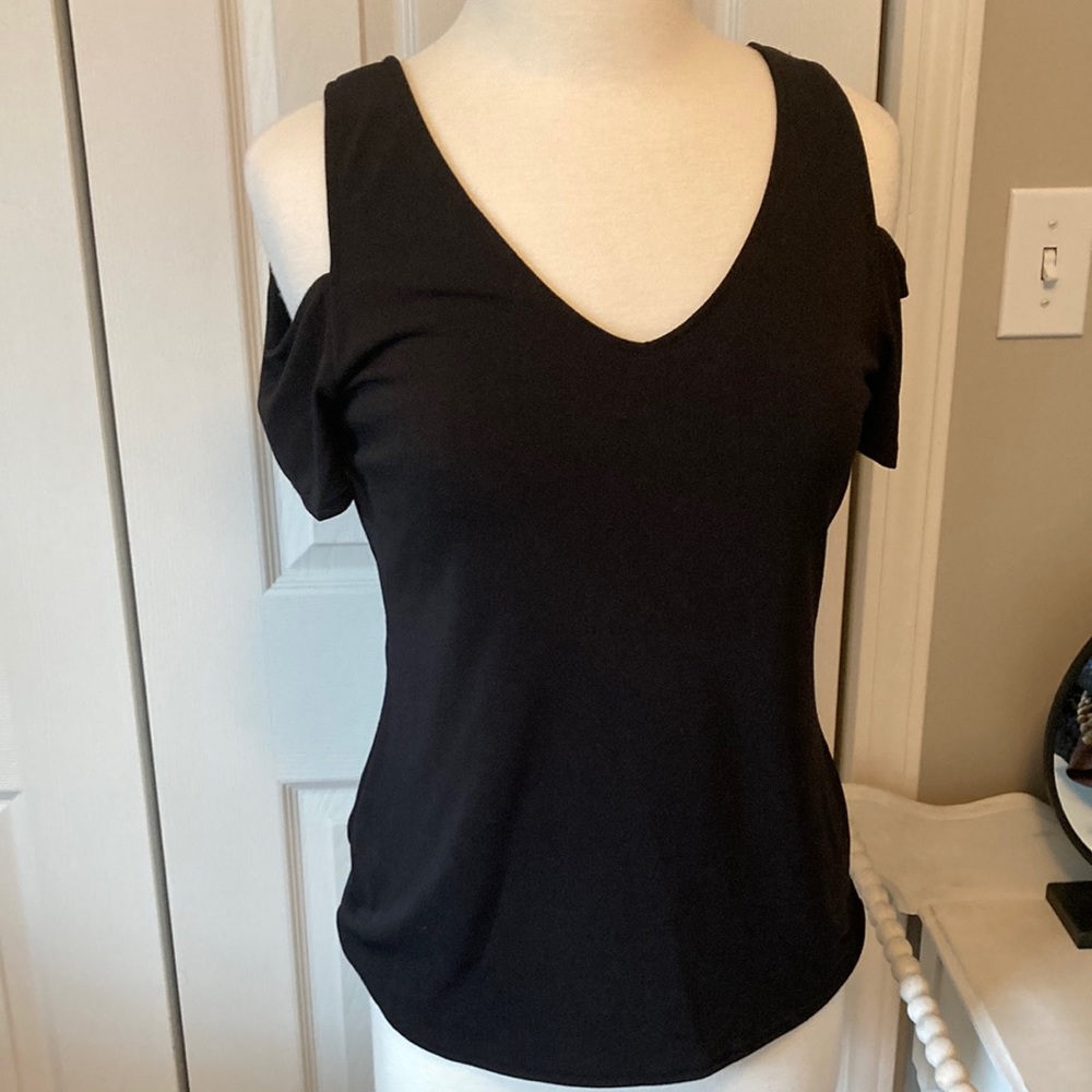 Bold elements cold shoulder short sleeve top